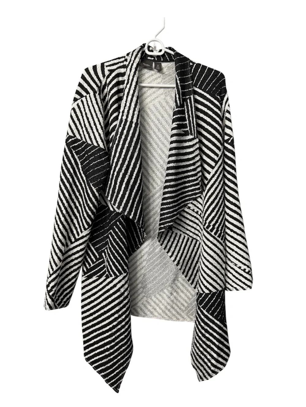 Chico’s Travelers Black White Geometric Crinkle Knit Open Front Cardigan Size 3